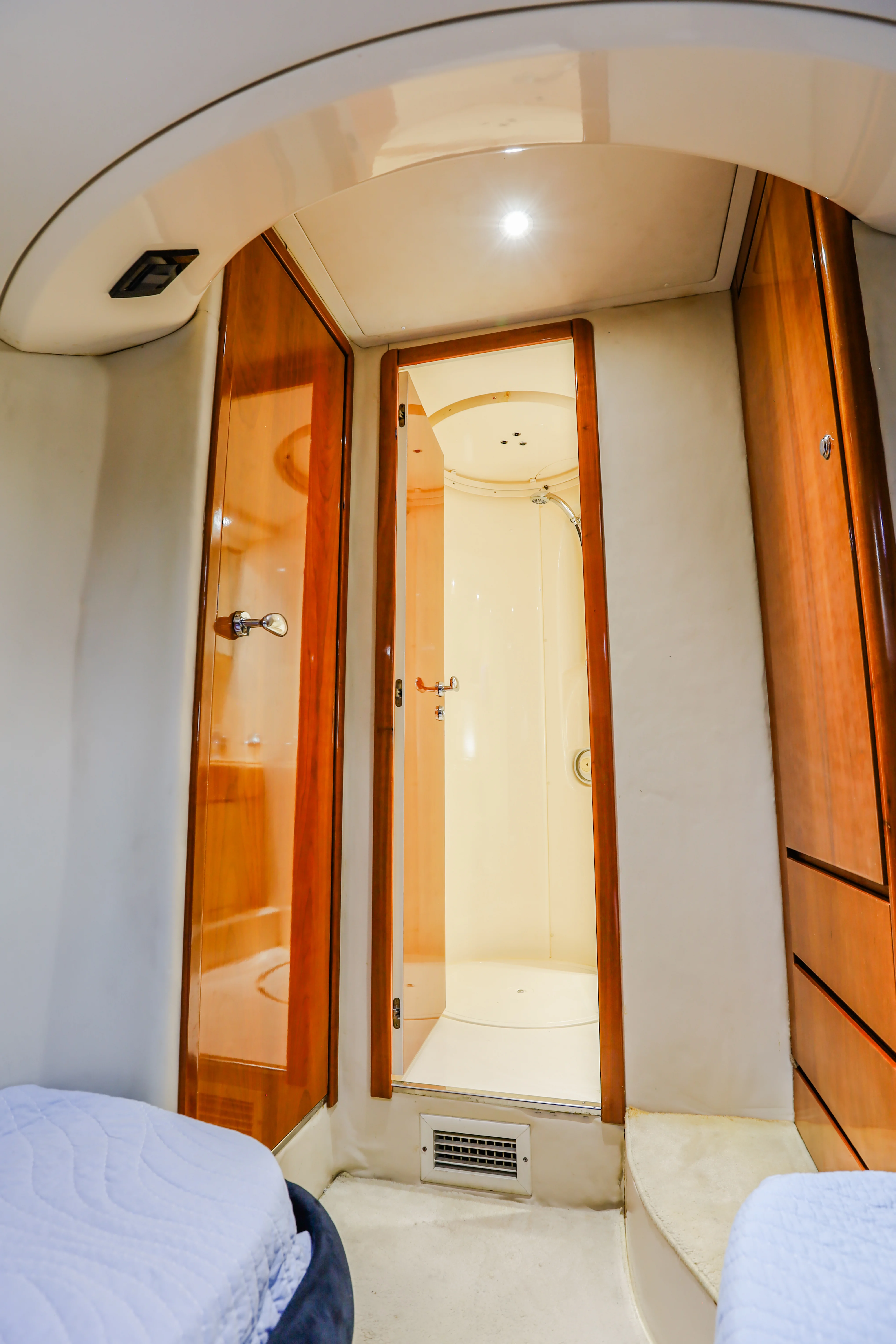 50ft Azimut Flybridge master stateroom
